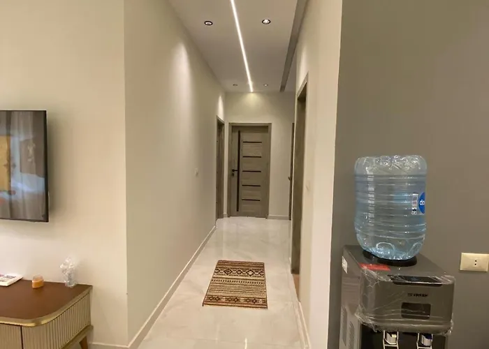 Private 3 Bedroom شقة