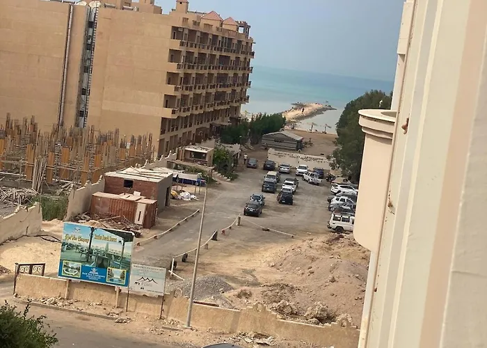 Private 3 Bedroom شقة