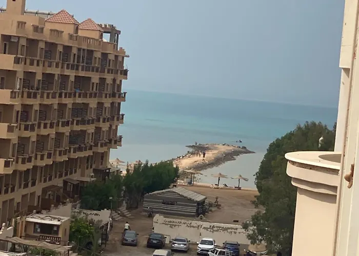 Private 3 Bedroom شقة