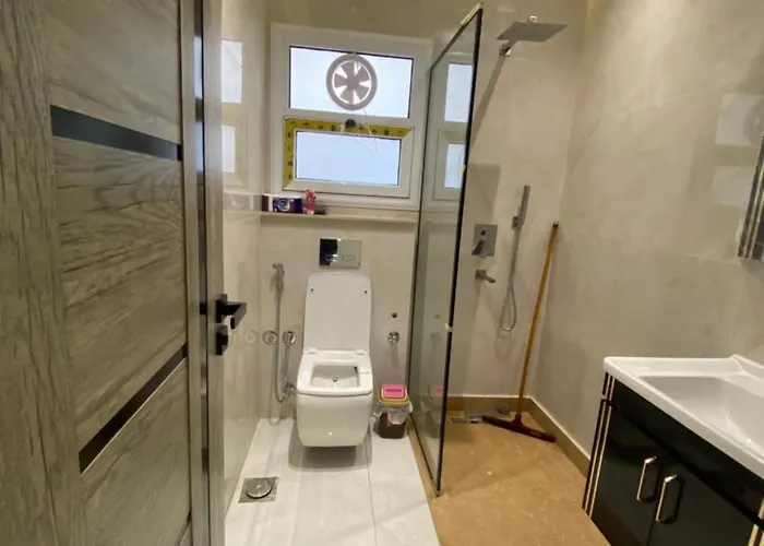 Private 3 Bedroom شقة